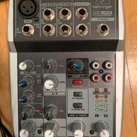 Mixer behringer 