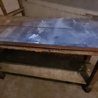 Bancone in legno artigianale.