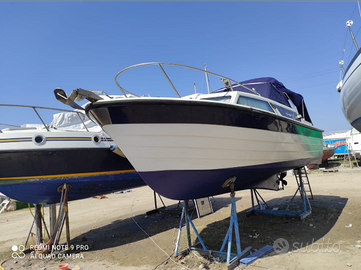 Barca a motore entrobordo Diesel Saga 7000