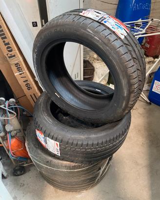 Gomme 215/55/17