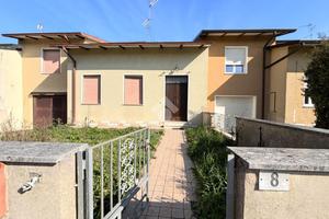 VILLA A SCHIERA A PEGOGNAGA