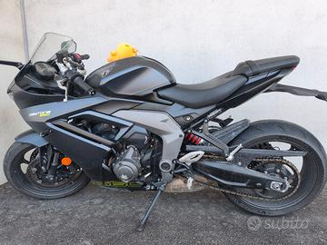 Triumph Daytona 660  – 13.400 km – 95 CV