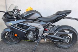 Triumph Daytona 660  – 13.400 km – 95 CV