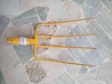 Forca a 4 denti