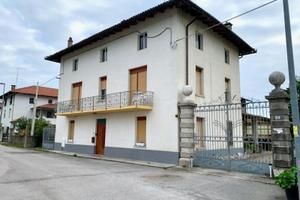 ACCOGLIENTE CASA FRIULANA CON CINQUE CAMERE CON...
