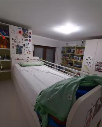 Camera bambini con doppio letto a castello