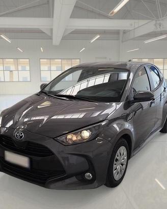TOYOTA YARIS HYBRID BUSINESS MY21 5 PORTE BERLINA