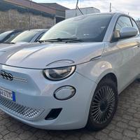 Fiat 500 500e 42 kwh la prima