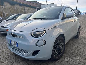 Fiat 500 500e 42 kwh la prima