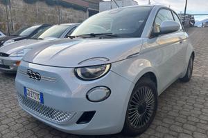 Fiat 500 500e 42 kwh la prima