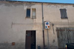 Casetta accostata da entrambi i lati