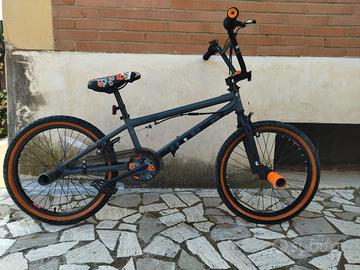 BMX  freestyle U+N-O