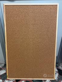 Pannello in sughero con cornice 60×90 e 30 spille