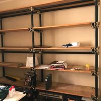 Libreria realizzata con ponteggio