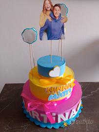 Scenografia compleanno, torta finta per foto