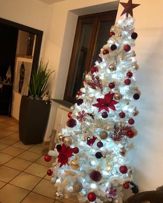 Albero di Natale completo di addobbi