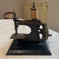 Macchina cucire giocattolo vintage