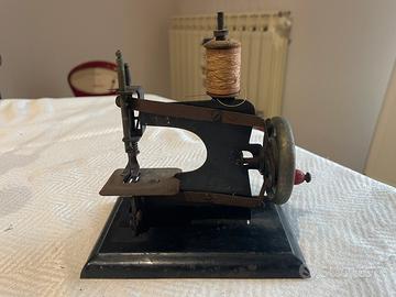 Macchina cucire giocattolo vintage