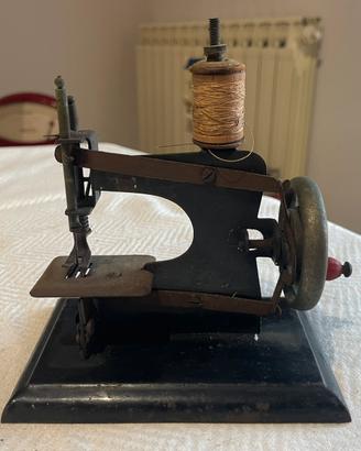 Macchina cucire giocattolo vintage