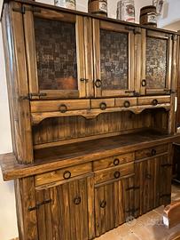 Splendida e capiente credenza per taverna