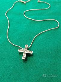 Ciondolo con croce e brillanti 