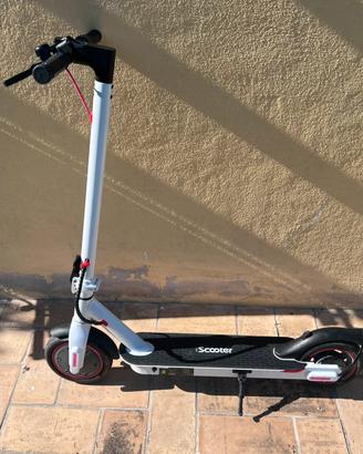 Monopattino elettrico iScooter i8