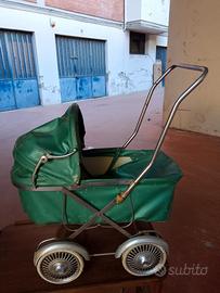 Carrozzina giocattolo 