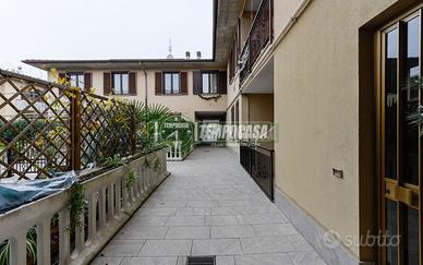 QUADRILOCALE RISTRUTTURATO CON BOX DI 43 MQ