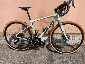 Gravel GIANT Revolt Advanced 2
