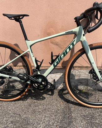 Gravel GIANT Revolt Advanced 2