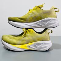 Asics Novablast 5, taglia 45 (28,5cm)