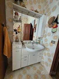 Elegante mobiletto da bagno completo,