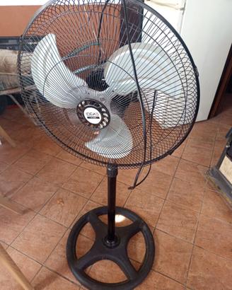 Ventilatore a piantana