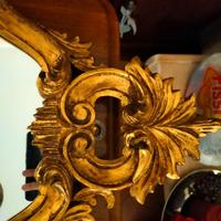 Specchiera con cornice dorata