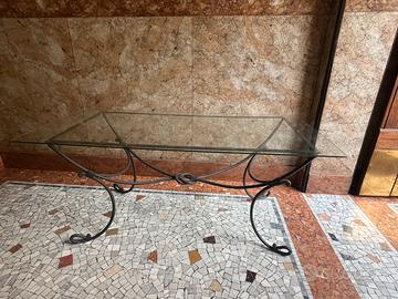 Tavolo in ferro battuto con piano in vetro