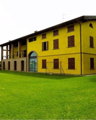 Villa di 1100 m² con più di 5 locali e box auto do
