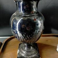 Vaso in ceramica nero antico