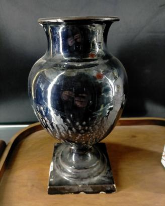 Vaso in ceramica nero antico