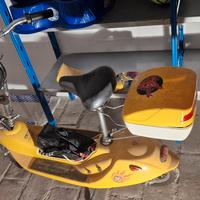 monopattino con sellino elettrico