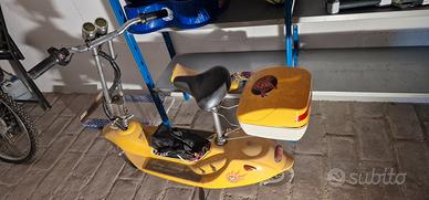monopattino con sellino elettrico