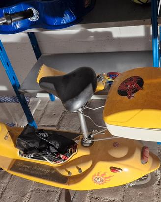 monopattino con sellino elettrico