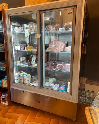 Vetrina frigo espositore pame e macchina sottovuot