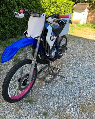Dt 125 RE