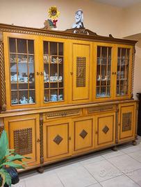 Credenza in legno con vetro