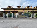 villa-a-schiera-a-casatenovo