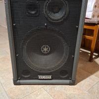 Autoparlante Yamaha modello S115MT11