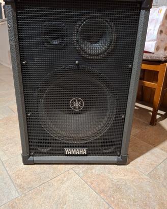 Autoparlante Yamaha modello S115MT11