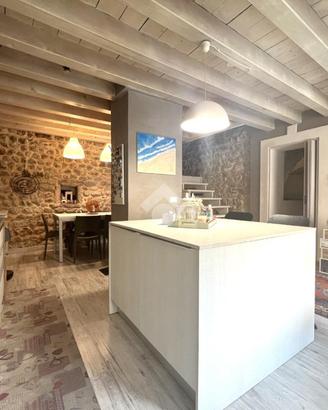 CASA DI CORTE A NAVE