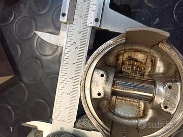 4 pistoni originali Suzuki -motore F10a
