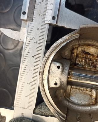 4 pistoni originali Suzuki -motore F10a